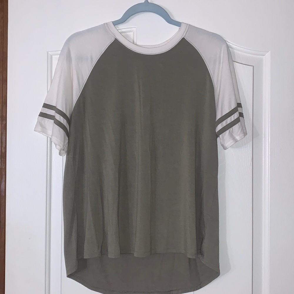 american eagle t-shirt
